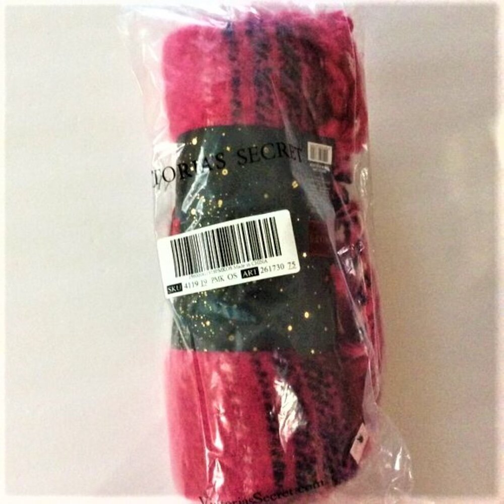 VICTORIA'S SECRET FUCHSIA PLUSH SCARF - Picture 7 of 7